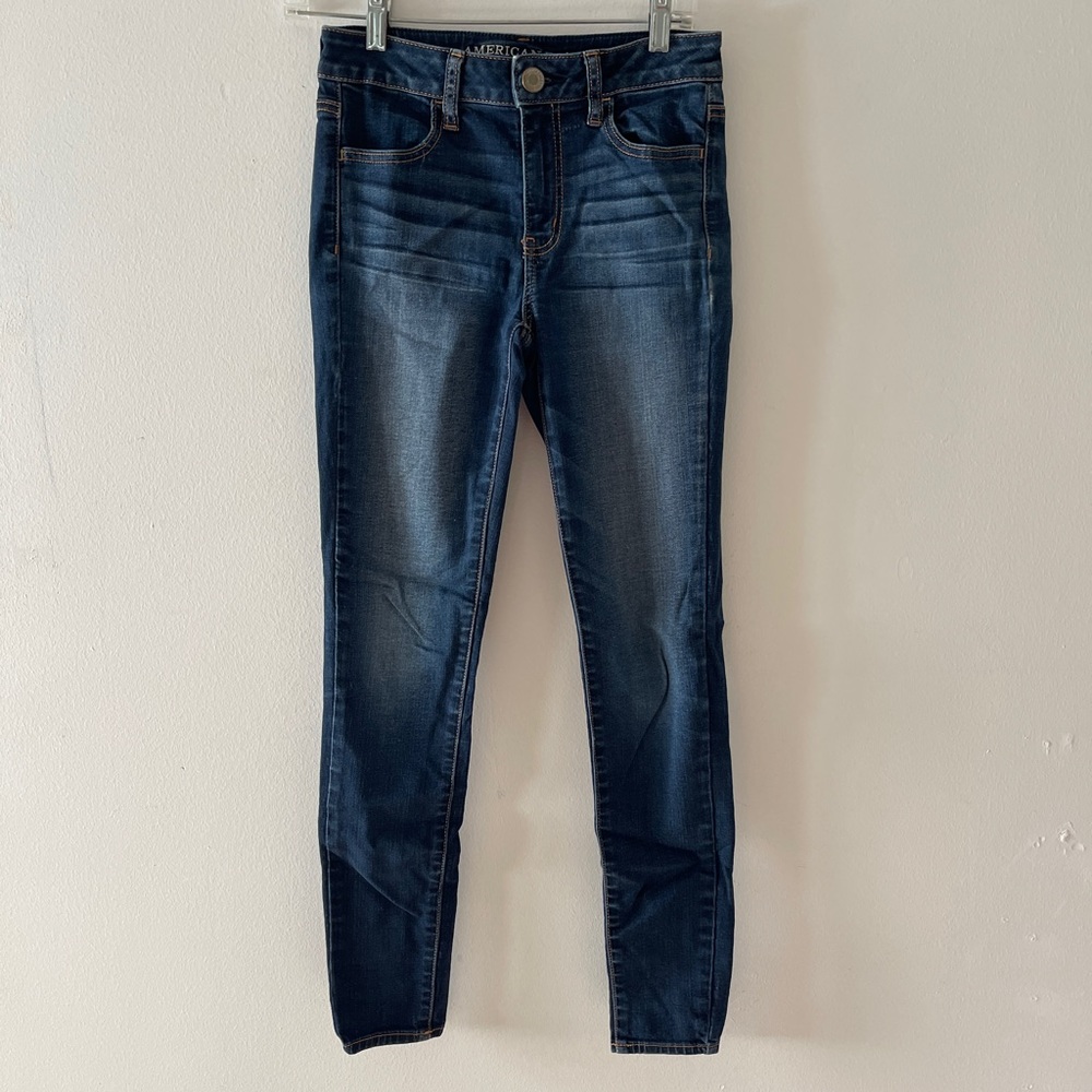 AMERICAN EAGLE - SIZE 4 - SUPER HIGH RISE JEANS